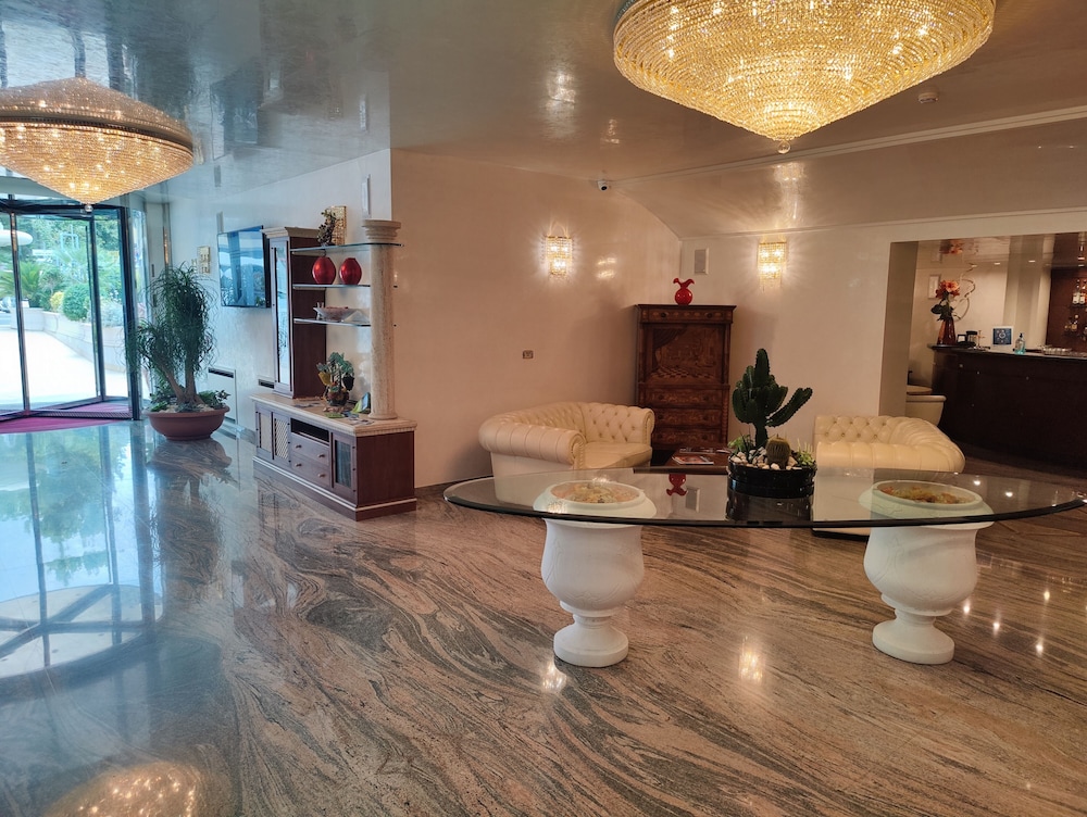 Hotel Ambassador 17/48
