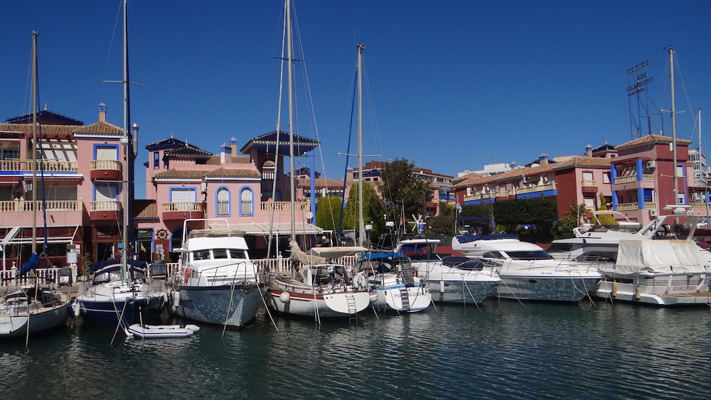 APARTAMENTOS MARINA INTERNACIONAL 40/50