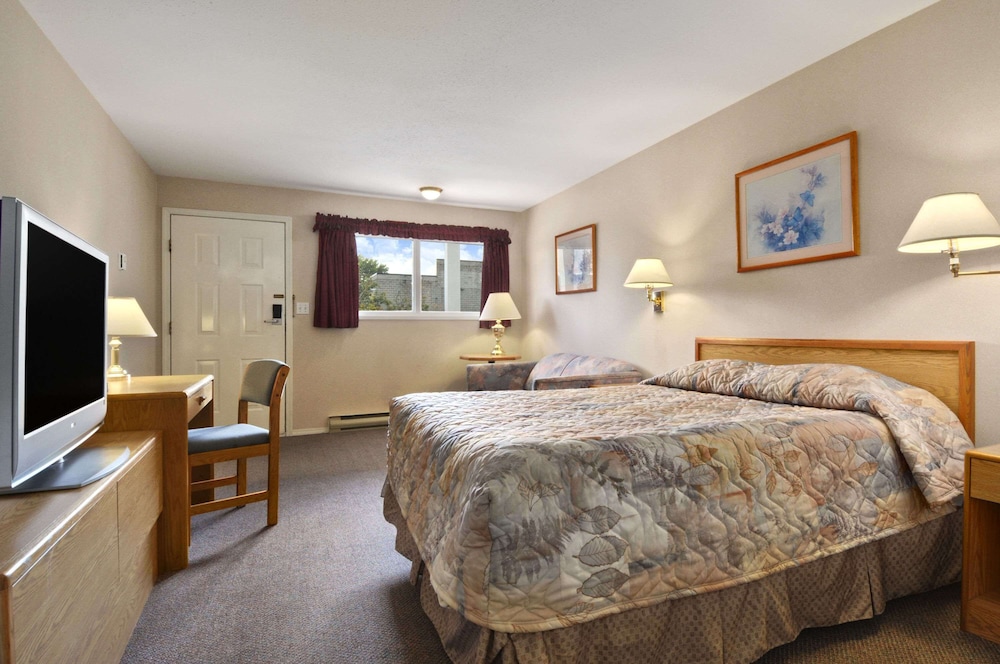 Travelodge by Wyndham Salmon Arm 20/40
