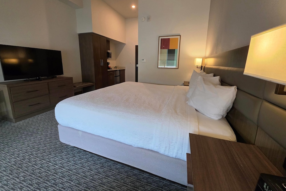 Hawthorn Extended Stay Austin North 27/50