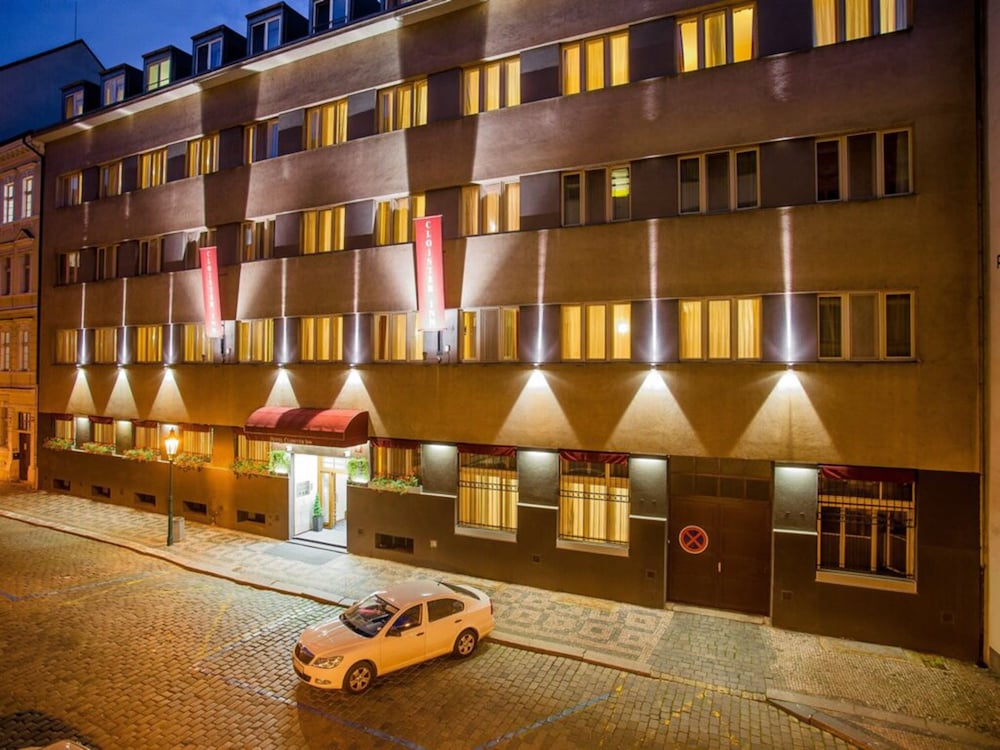 Hotel Cloister Inn 3/46