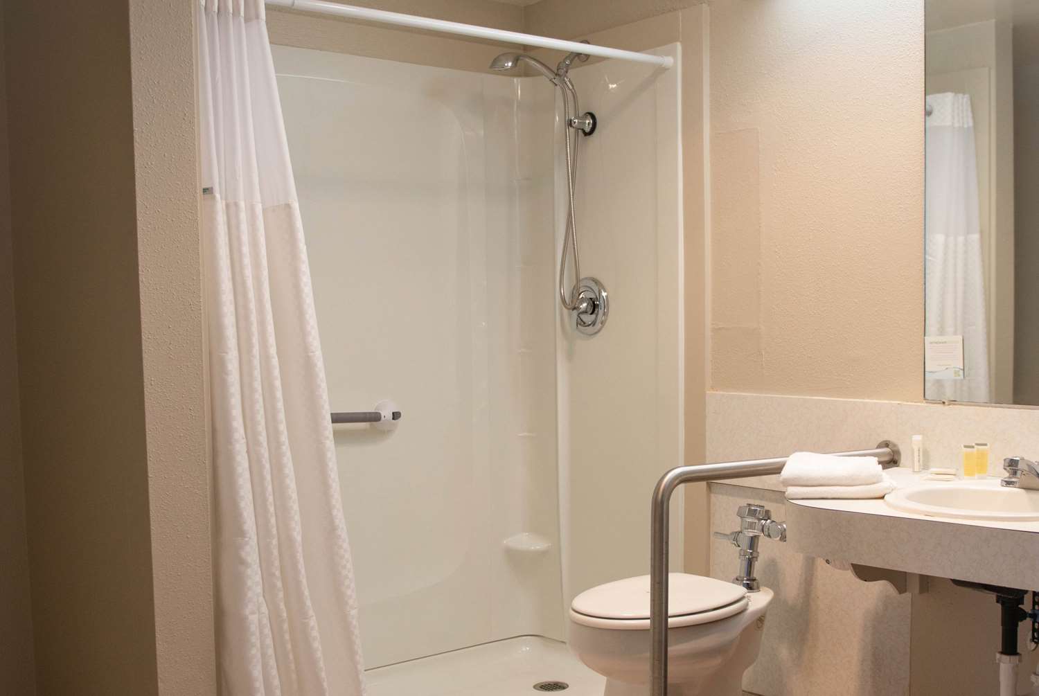 Days Inn by Wyndham Waynesboro, VA 26/27