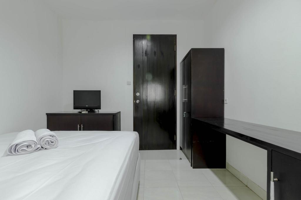 Reddoorz Plus Pasar Baru 21/43