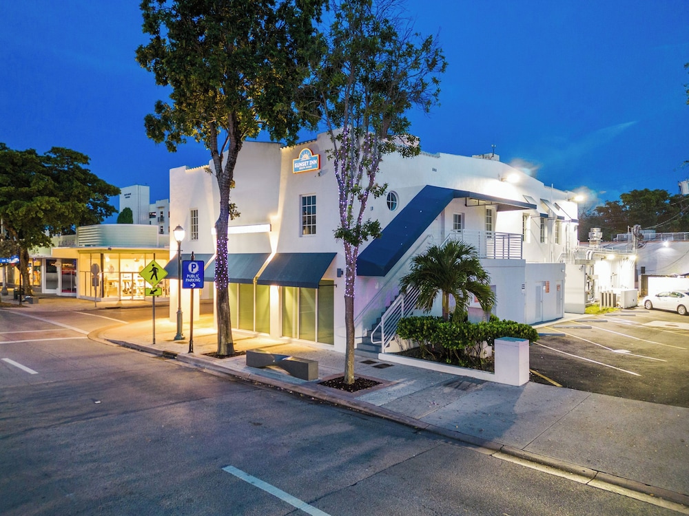 Sunset Inn South Miami 33/43