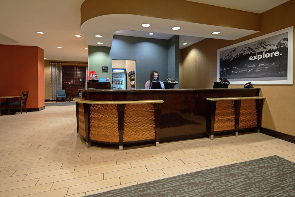 Hampton Inn Suites Bremerton 12/57