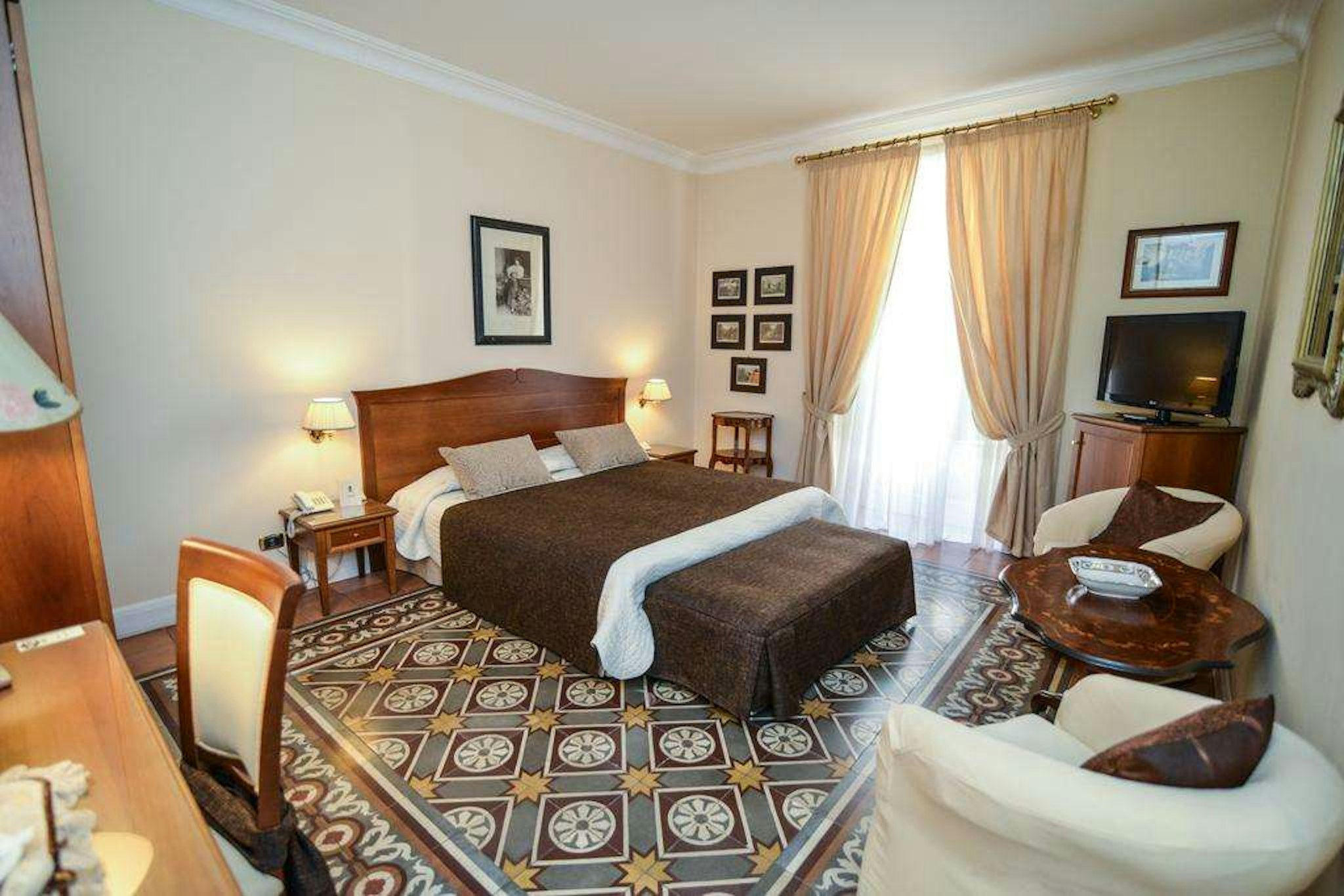 Akropolis Hotel 20/63