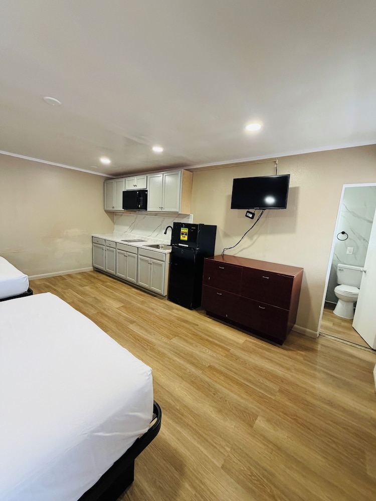 Sunset Inn 24/55