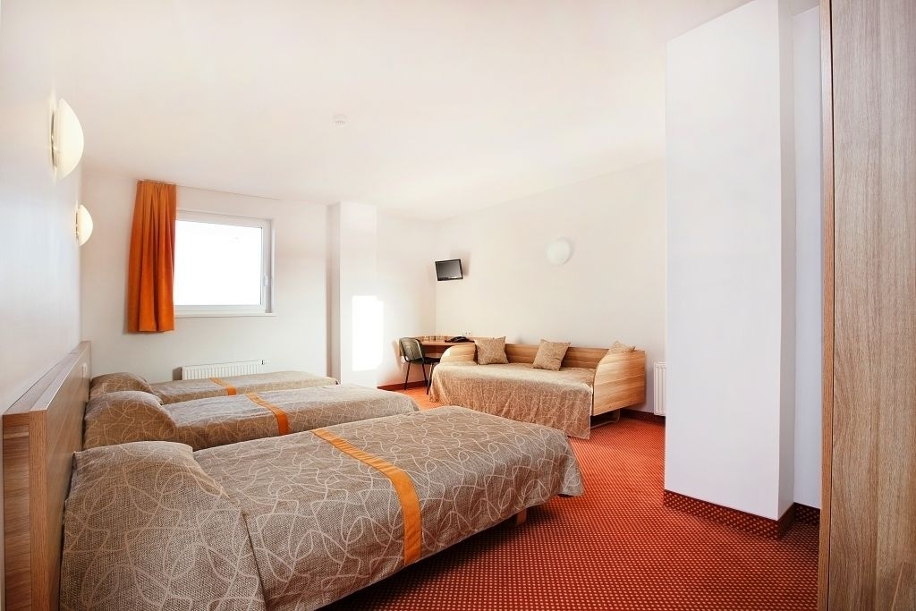 ROOM, QUADRUPLE, 4 BEDS