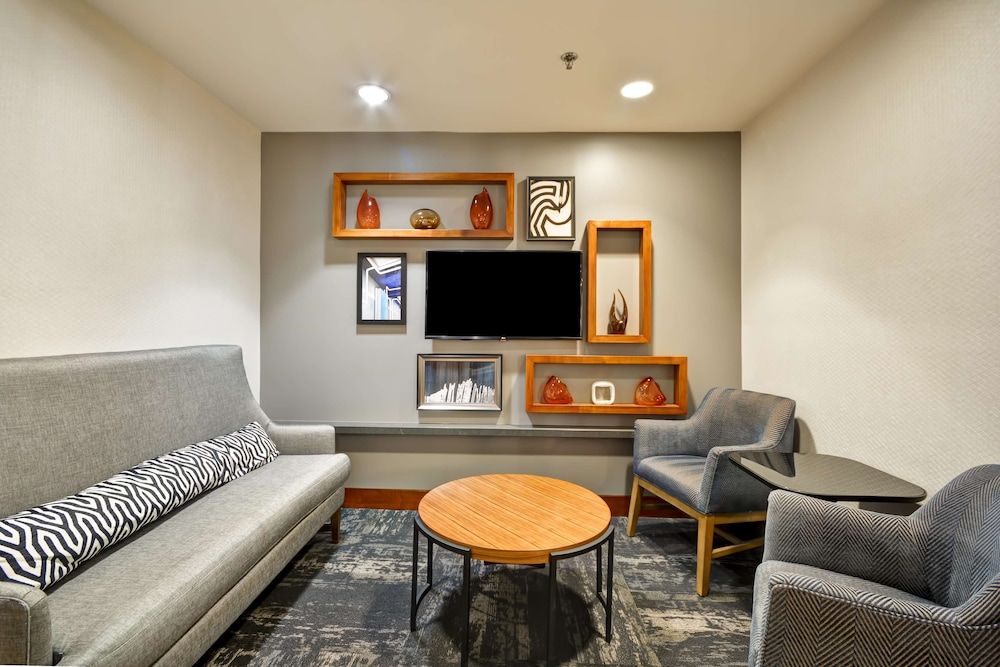 Hyatt Place Kansas City/Overland Park/Metcalf 36/64