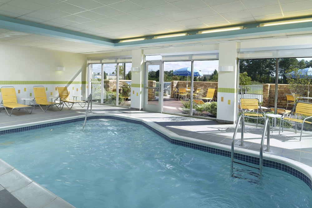 Fairfield Inn Suites Fayetteville North 19/50