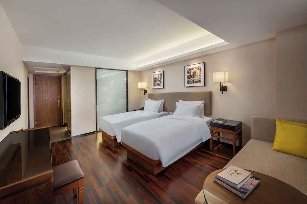 Comfort, Twin Beds, City View