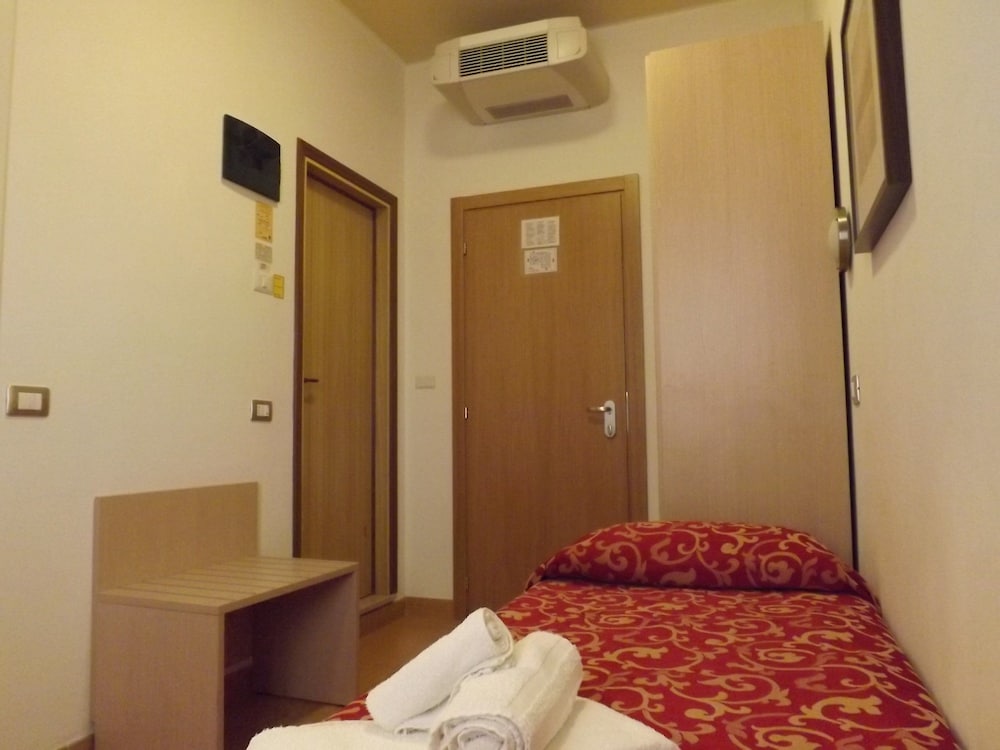 Mimosa Hotel 11/50
