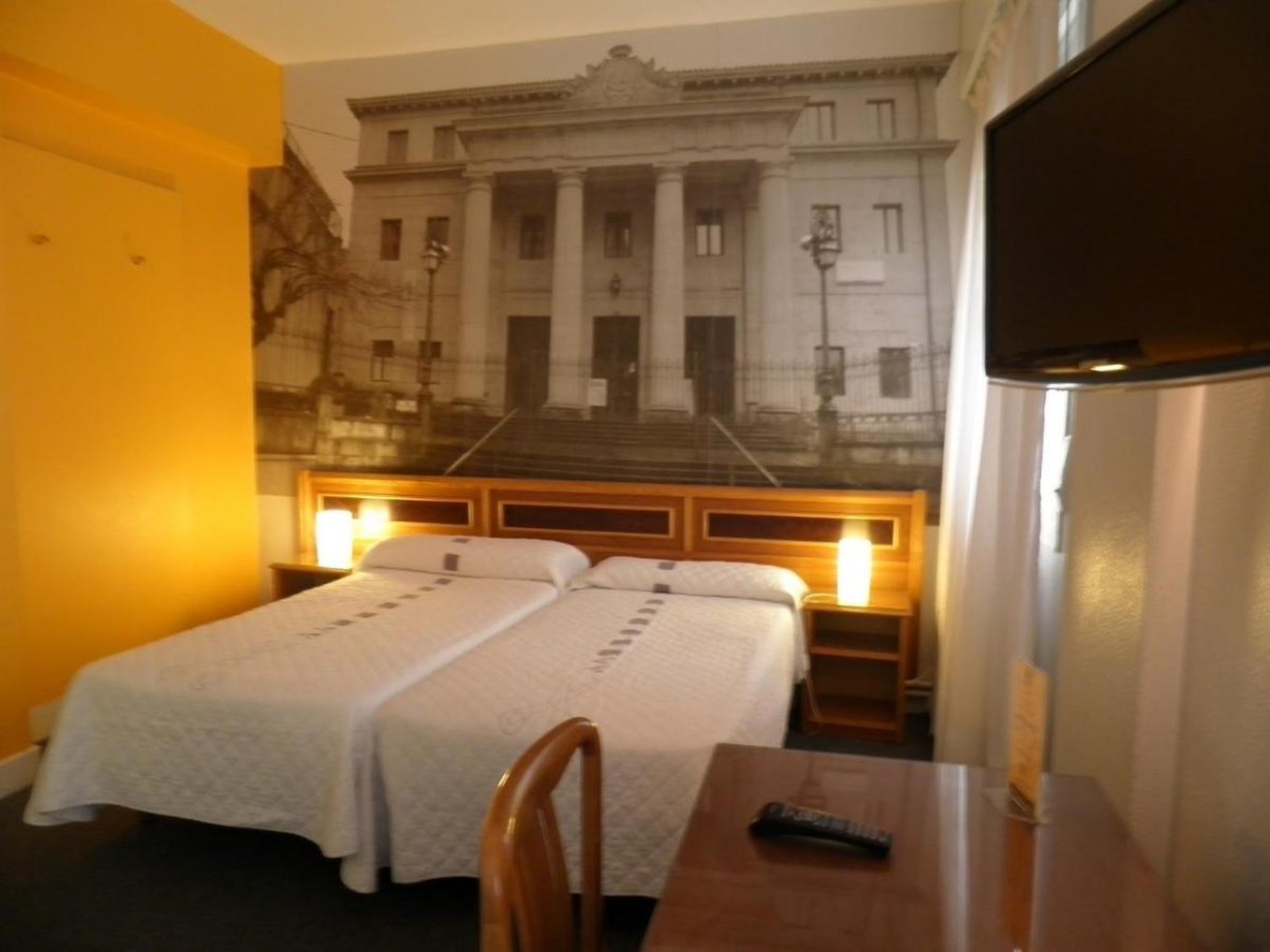 Hotel Photo Zabalburu 35/57