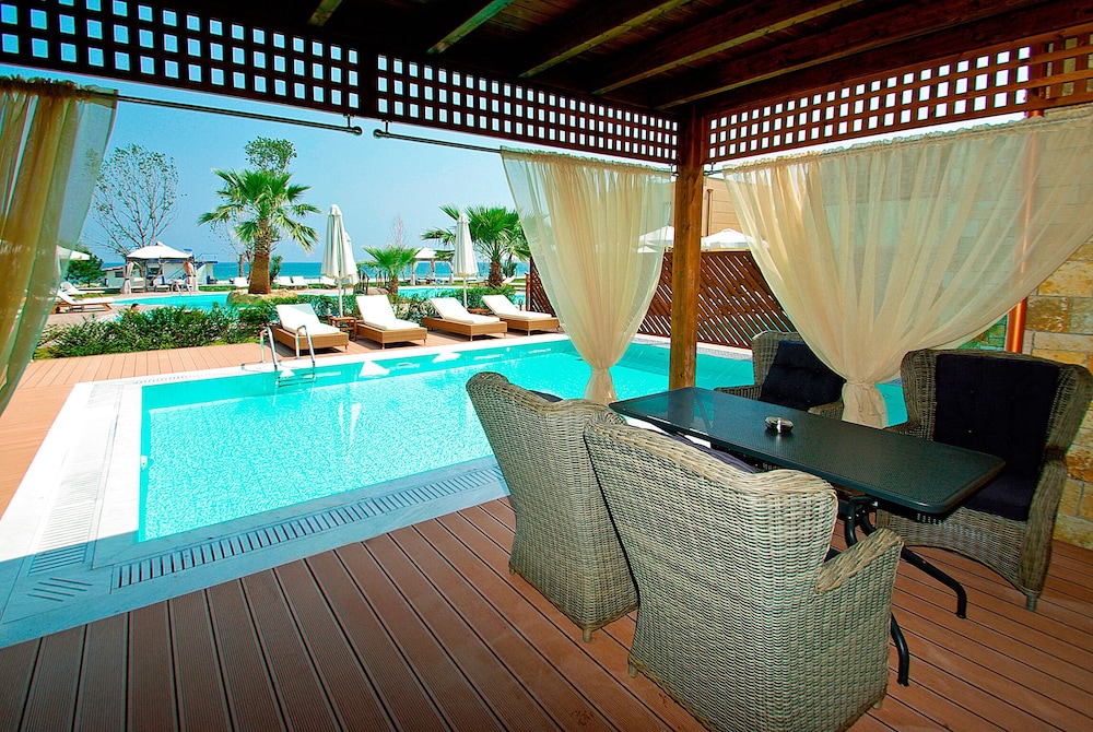 Mediterranean Village Hotel & Spa 48/88