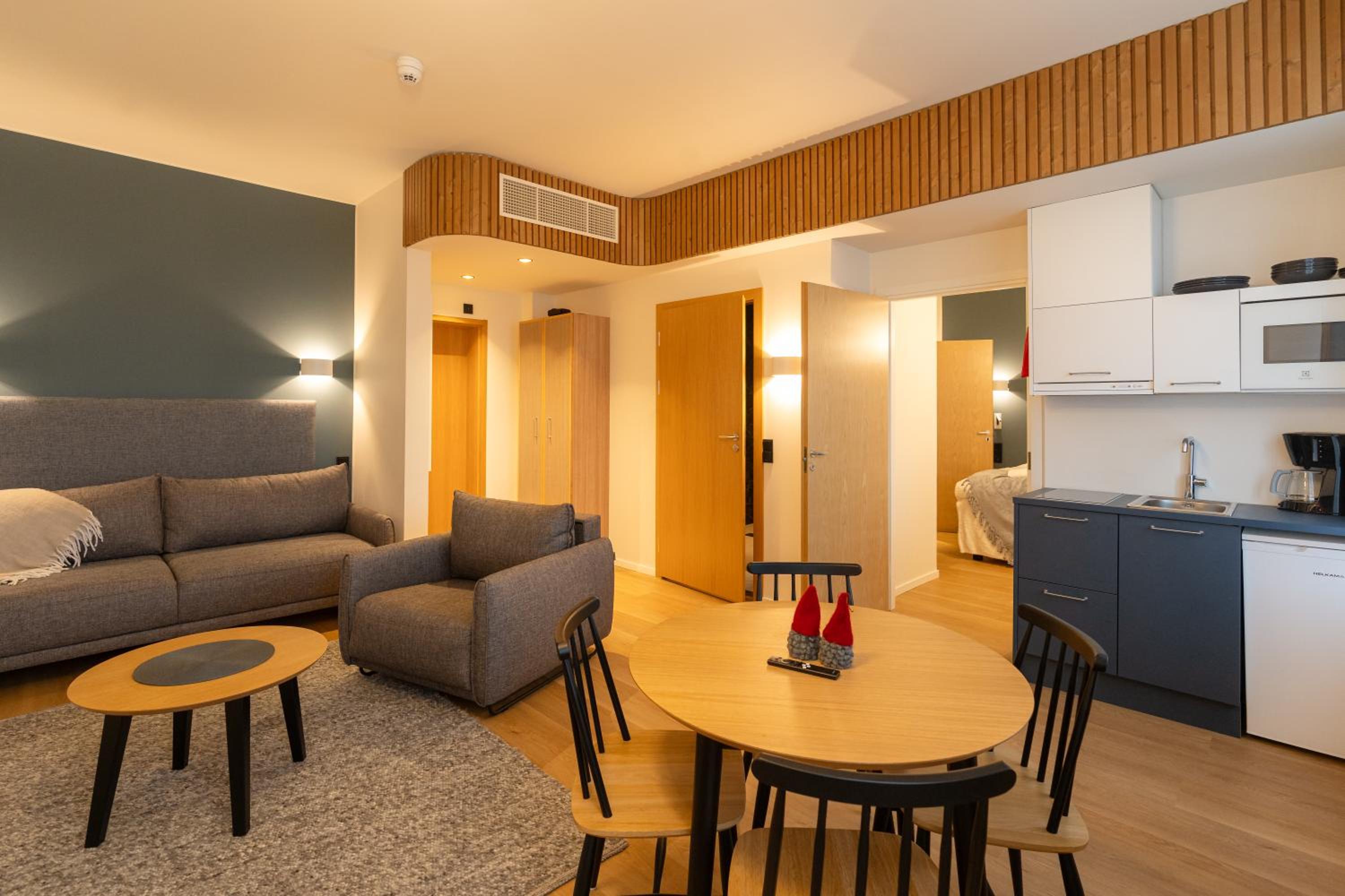 Postmaster Hotel 18/40