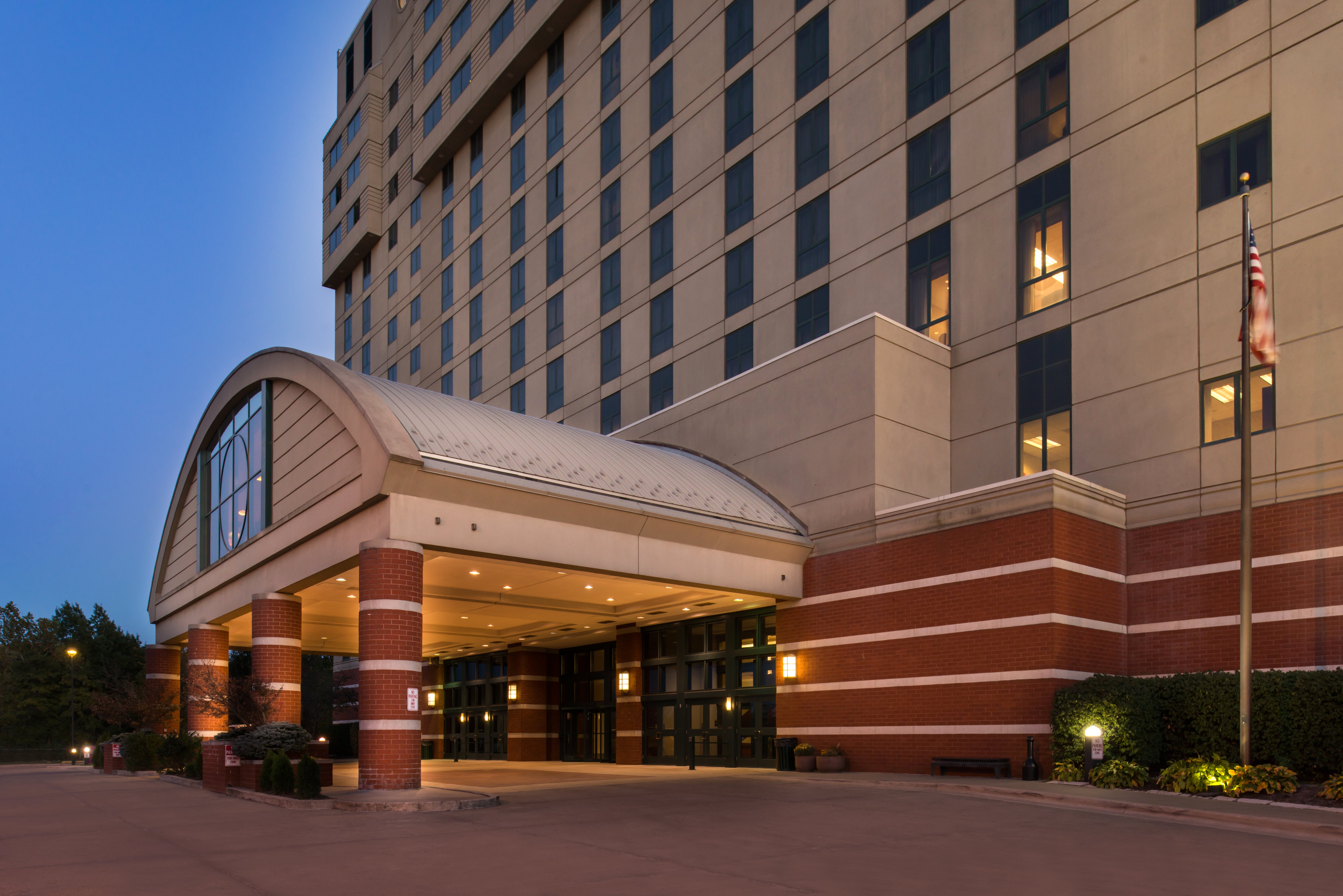 Crowne Plaza Springfield Convention CTR 6/77