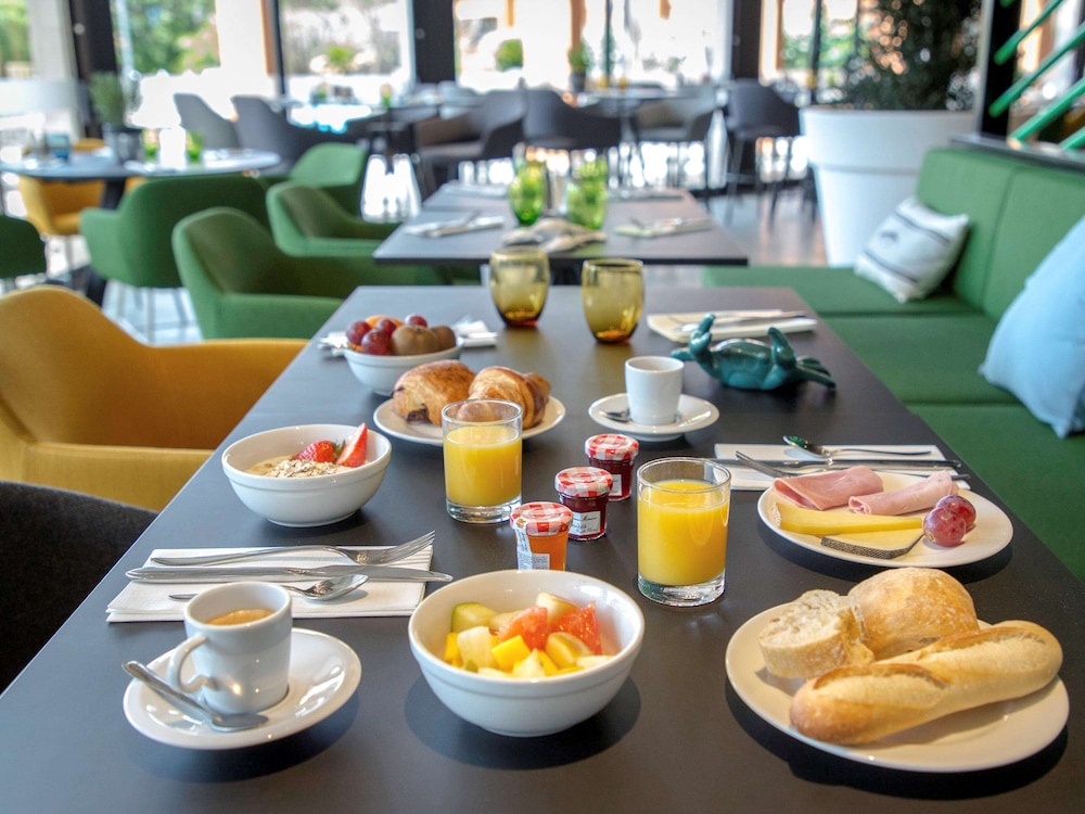 Mercure Hyeres Centre 56/73