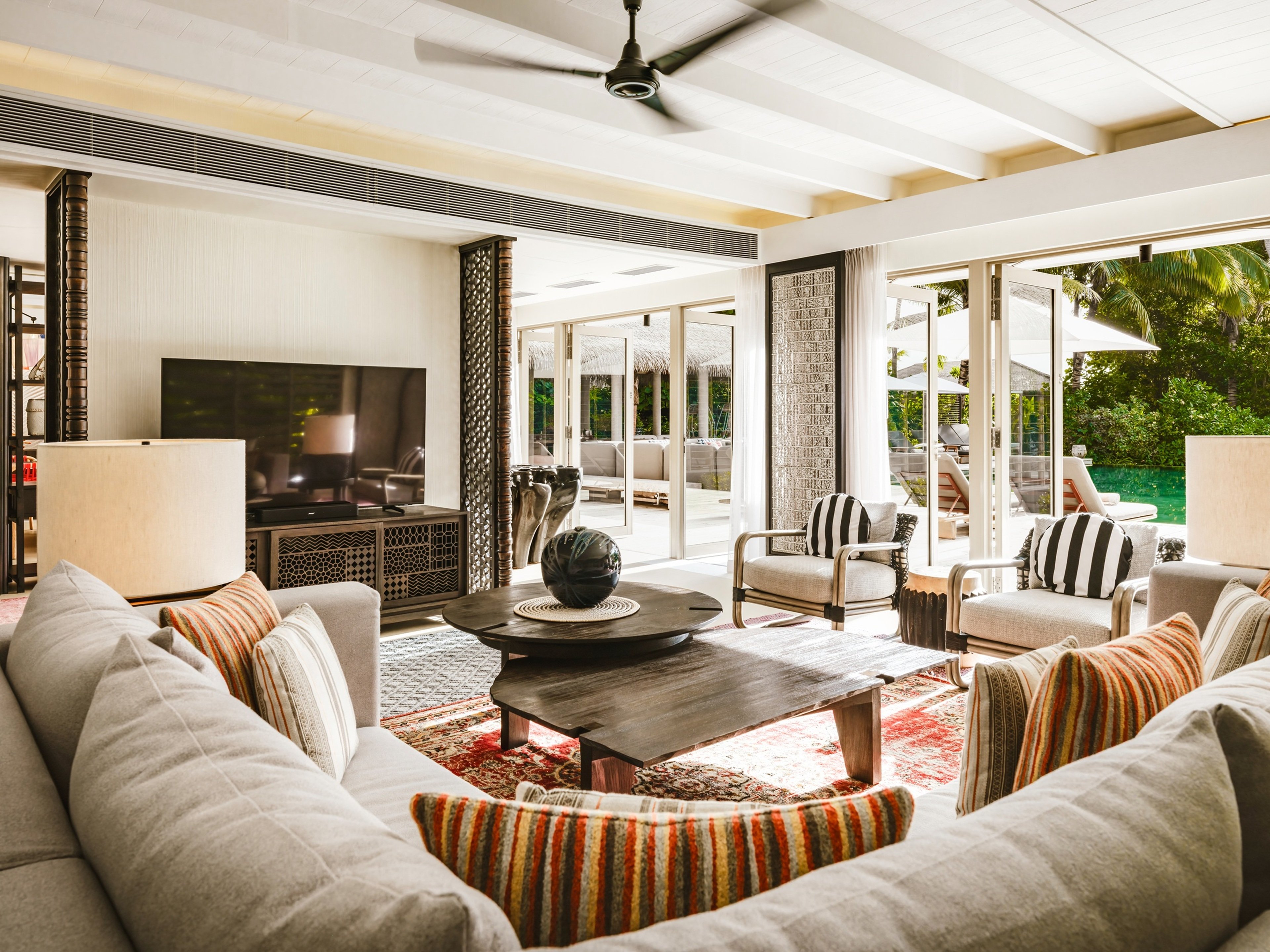 Intercontinental Hotels Maldives Maamunagau Resort 35/55