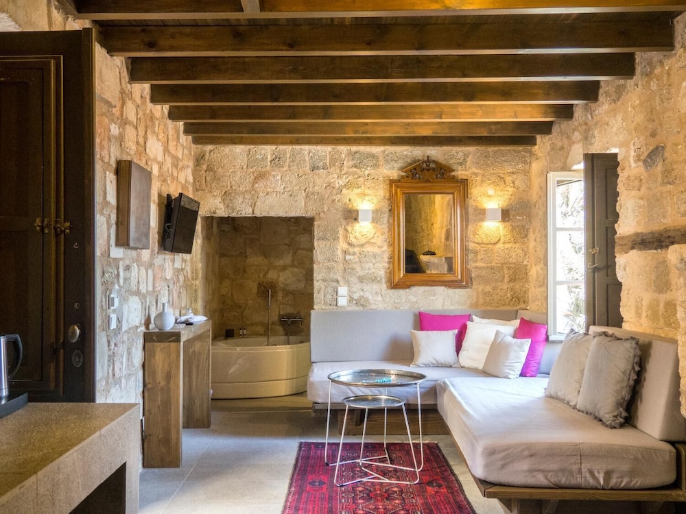TRINITY BOUTIQUE HOTEL 29/45