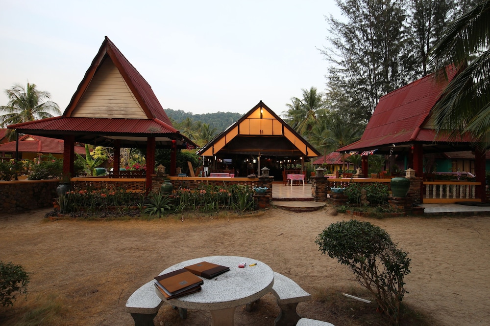 Lanta Villa Resort 54/58