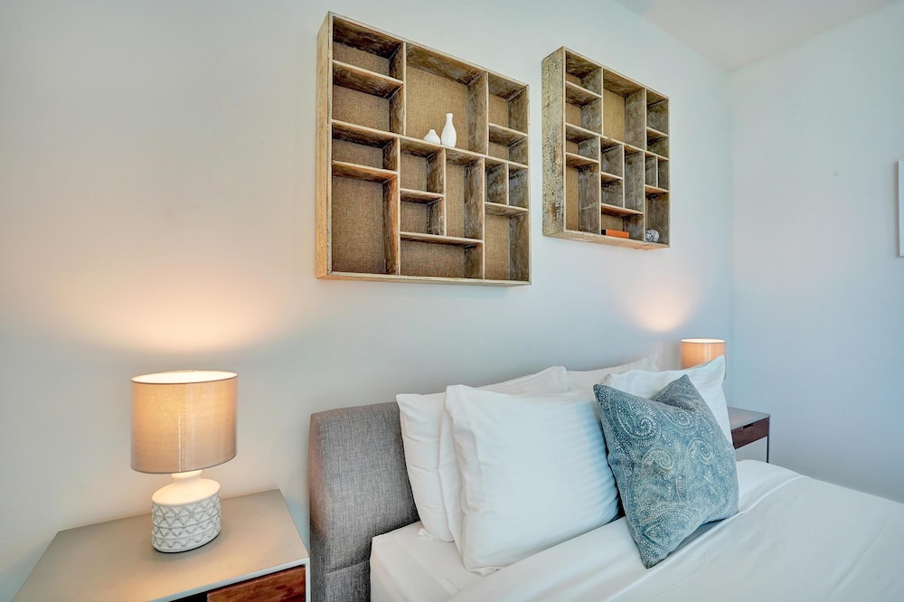 Dharma Home Suites Miami At Monte Carlo 33/53