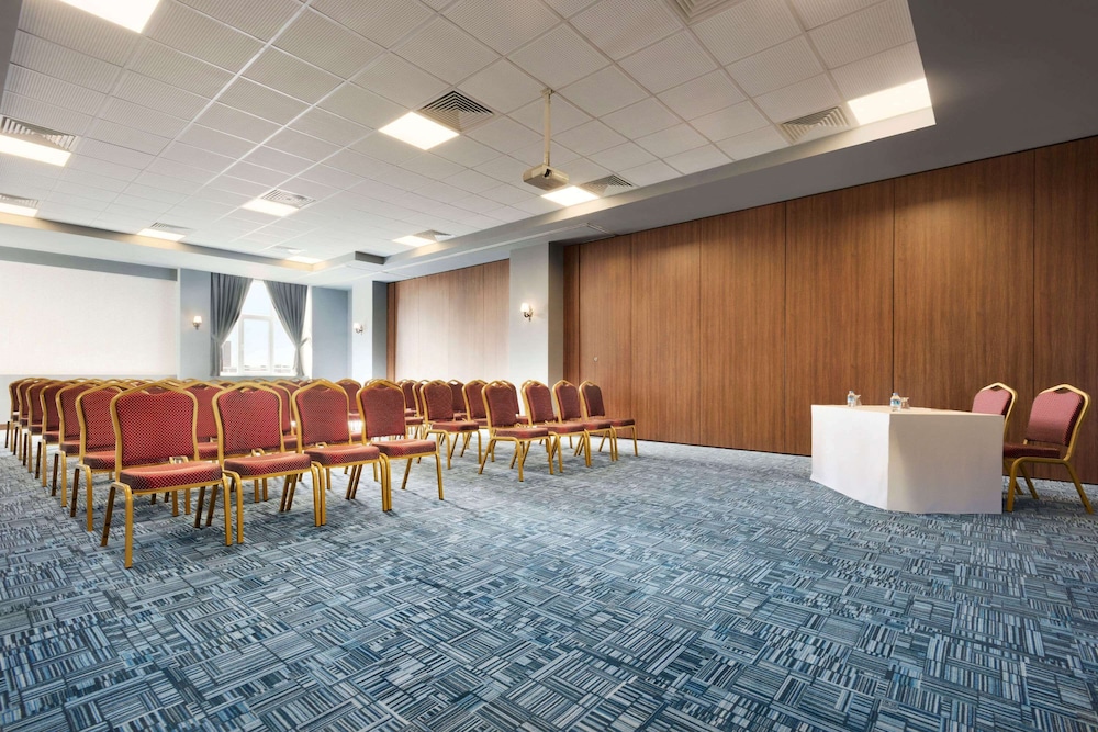 Hawthorn Suites By Wyndham Cerkezkoy 35/44