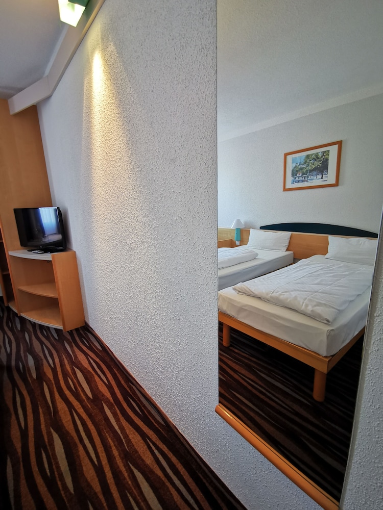 Room, Queen Bed