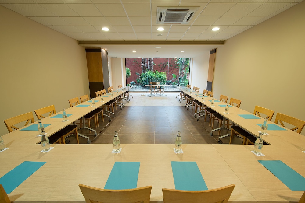 Fuengirola Beach Aparthotel 37/48