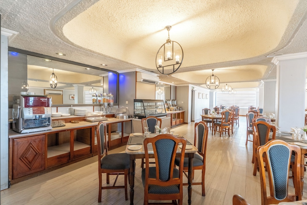 Gold Crest Hotel 53/71
