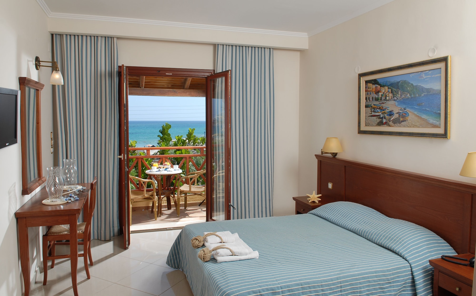 DOUBLE ROOM