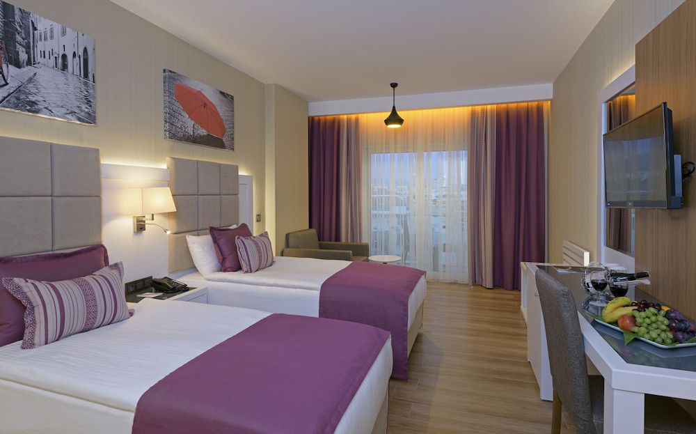Standard, 1 Double and 1 Single Bed, No Balcony