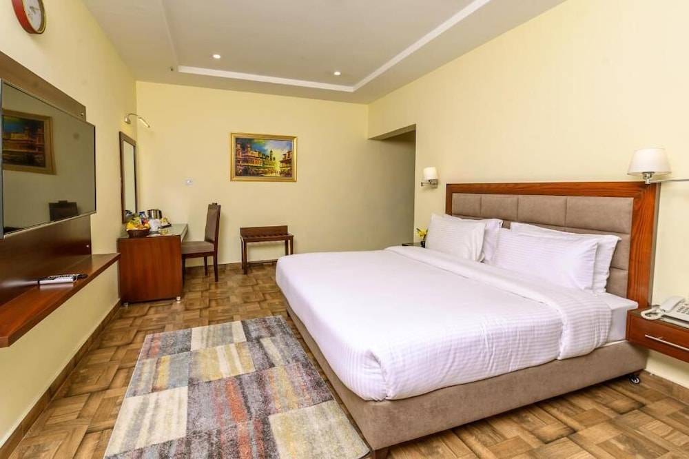 Hotel One Sahiwal 10/50