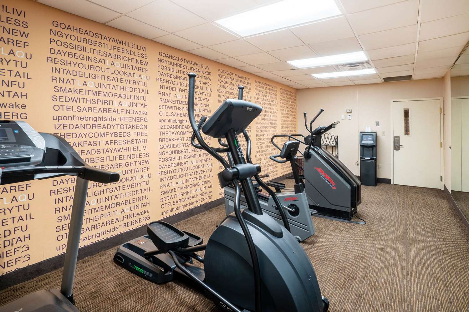 La Quinta Inn & Suites by Wyndham Nashville Airport/Opryland 24/38