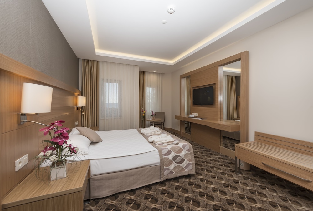 Belconti Resort Hotel 23/87
