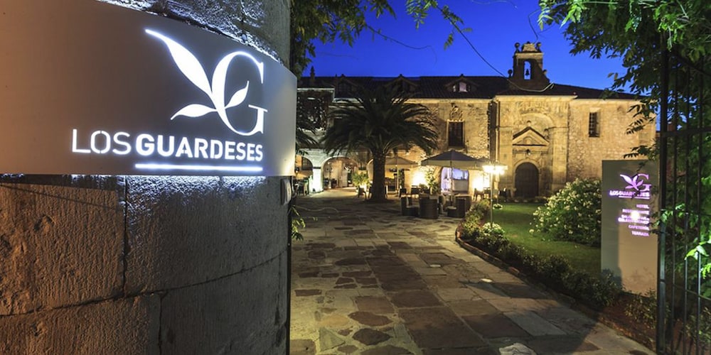 Los Guardeses Hotel 3/50