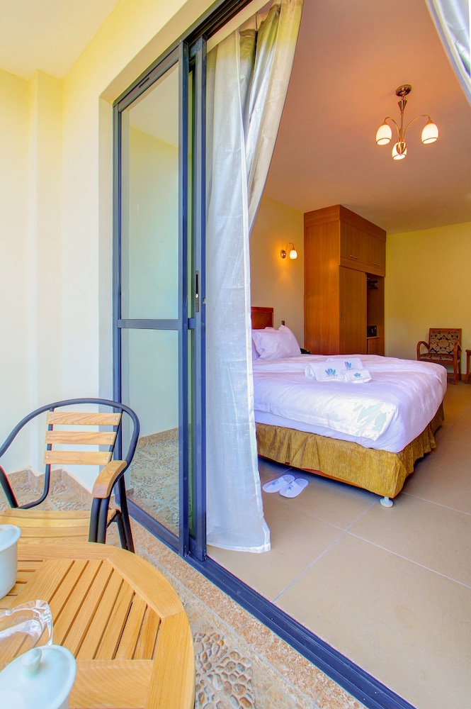 Lotos Inn Suites 20/70