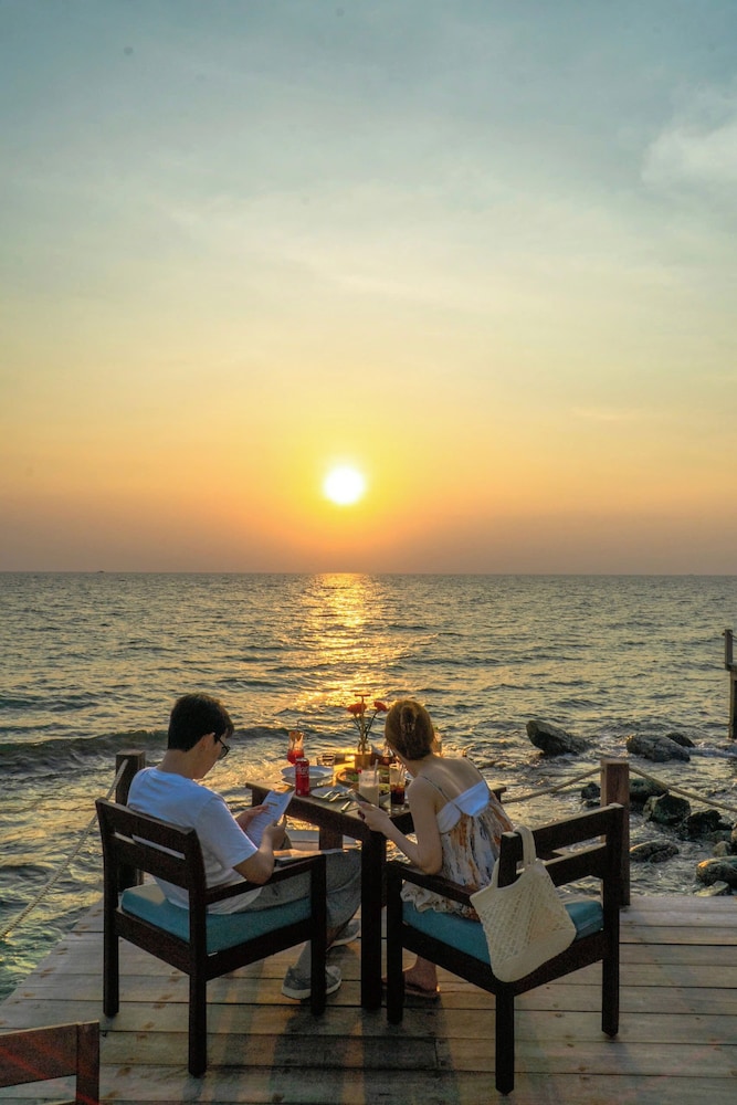 Camia Resort & Spa 65/71