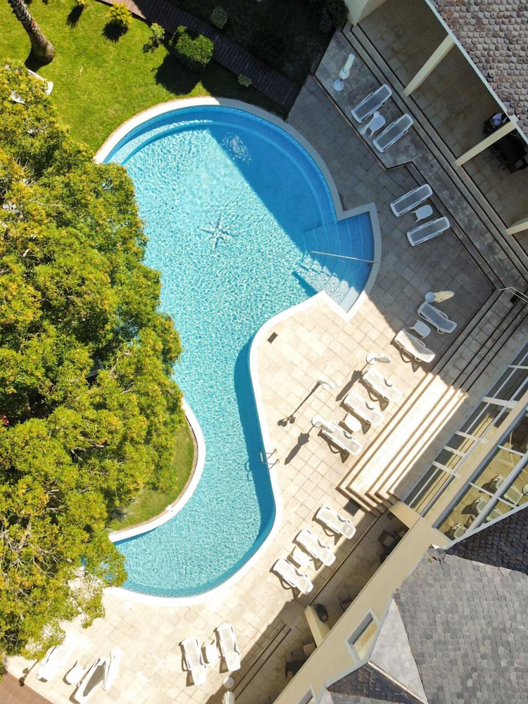 Parque Hotel Jean Clevers 52/78