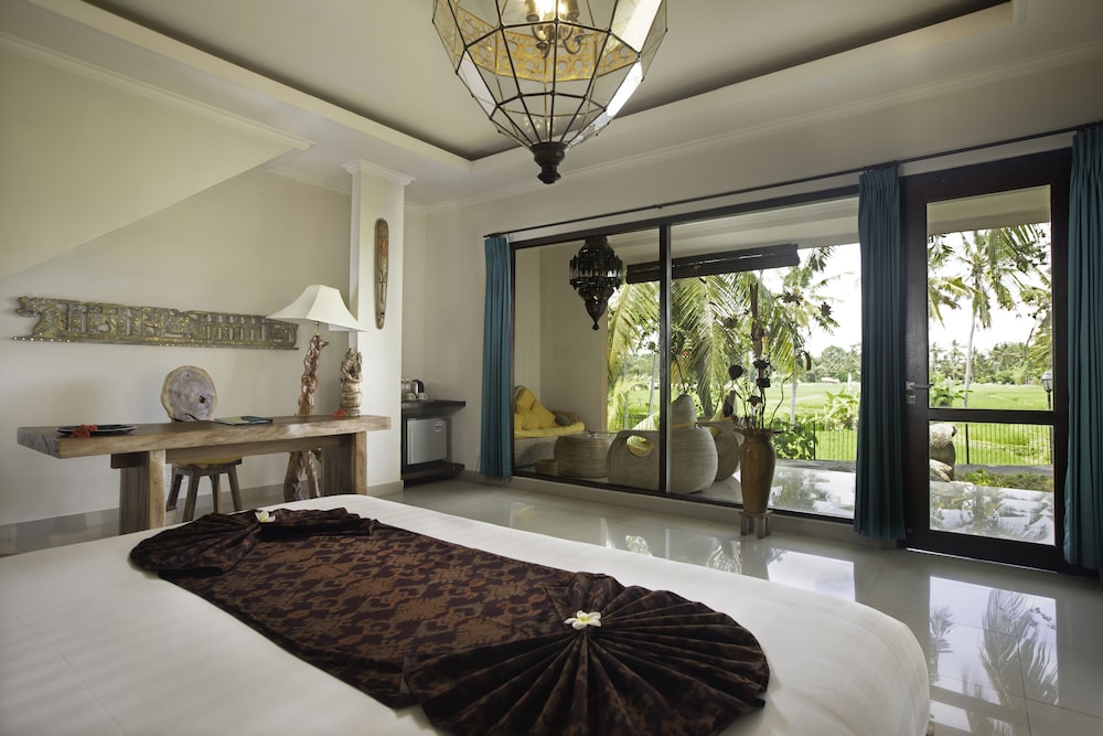 GREEN FIELD HOTEL AND BUNGALOW 32/50