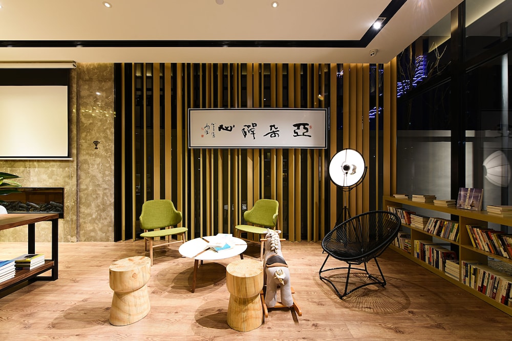 Atour Hotel (Chengdu Thatched Cottage Of Du Fu) 64/66