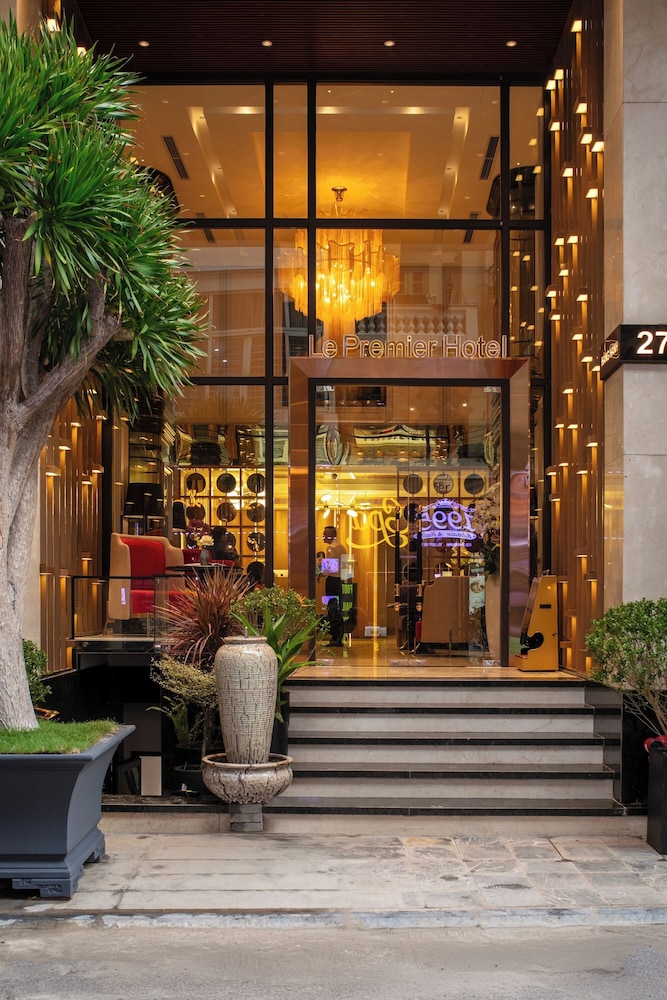 Le Premier Hotel & Rooftop Bar 1/50