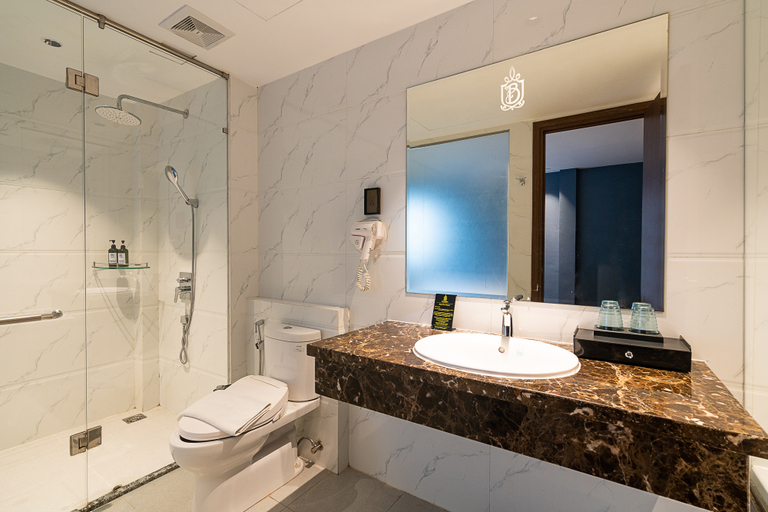 Deluxe, Double Bed, Bathtub, Nicecy Hotel Suites Spa 3/3