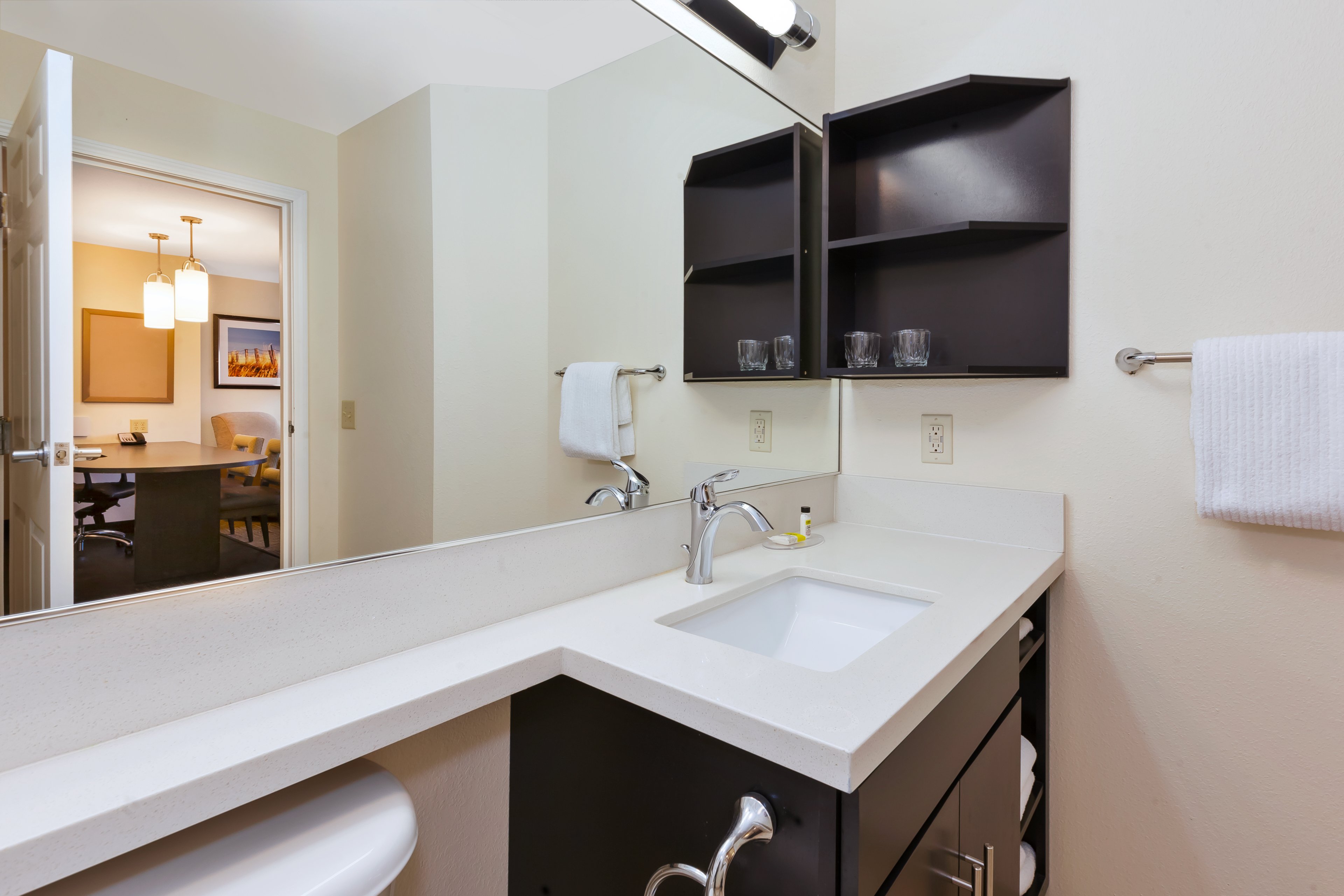 CANDLEWOOD SUITES POLARIS 38/39