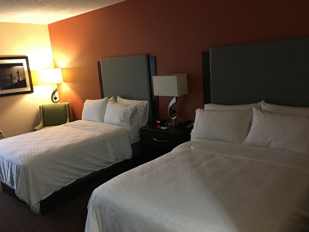 Holiday Inn Express Hotel Suites Laurinburg 17/40