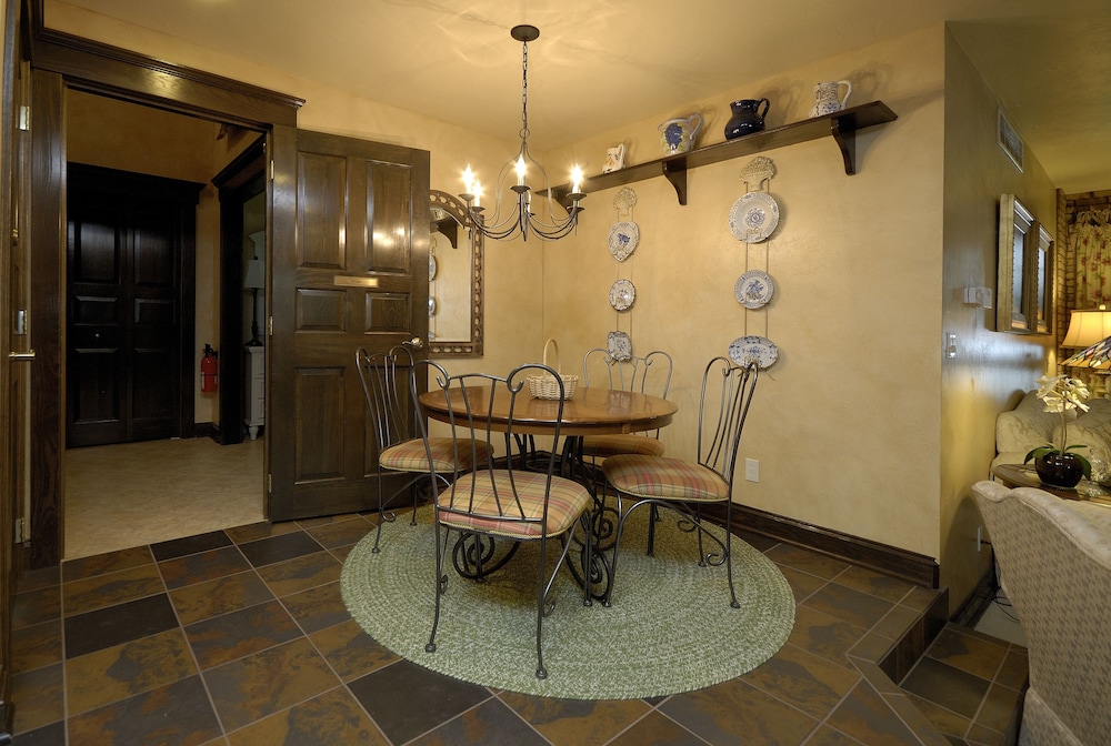 The Roost Bed and Breakfast 10/40