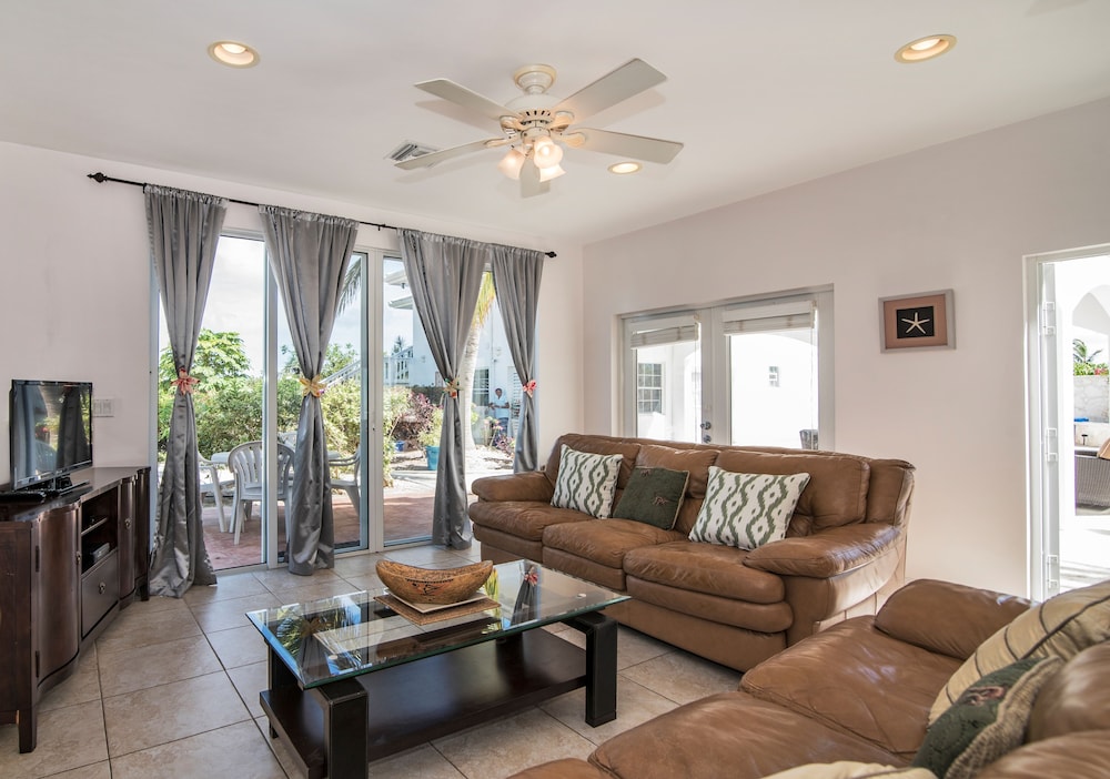 Grace Bay Beach Ocean Villas 23/50