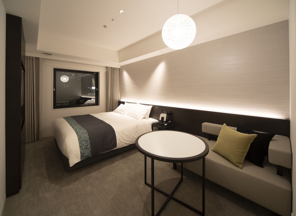 Moderate, Queen Bed