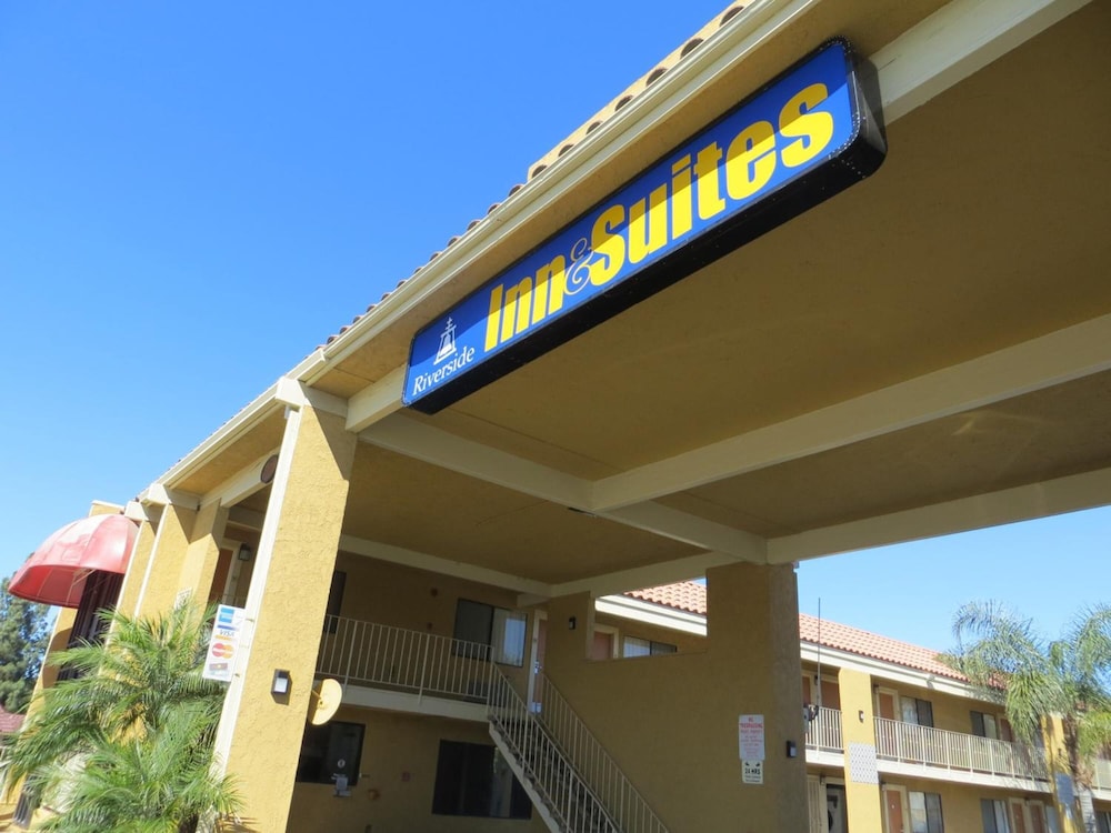 Riverside Inn & Suites 2/56