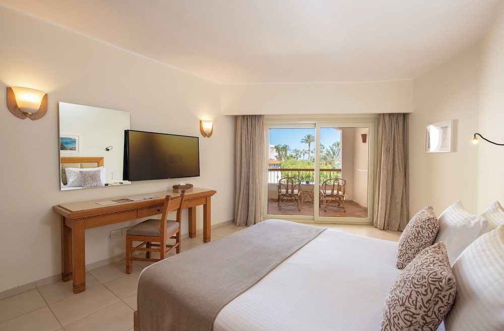 جناح غراند عائلي بسرير كينج وسريرين منفصلين، Fort Arabesque Beach Resort 5/6