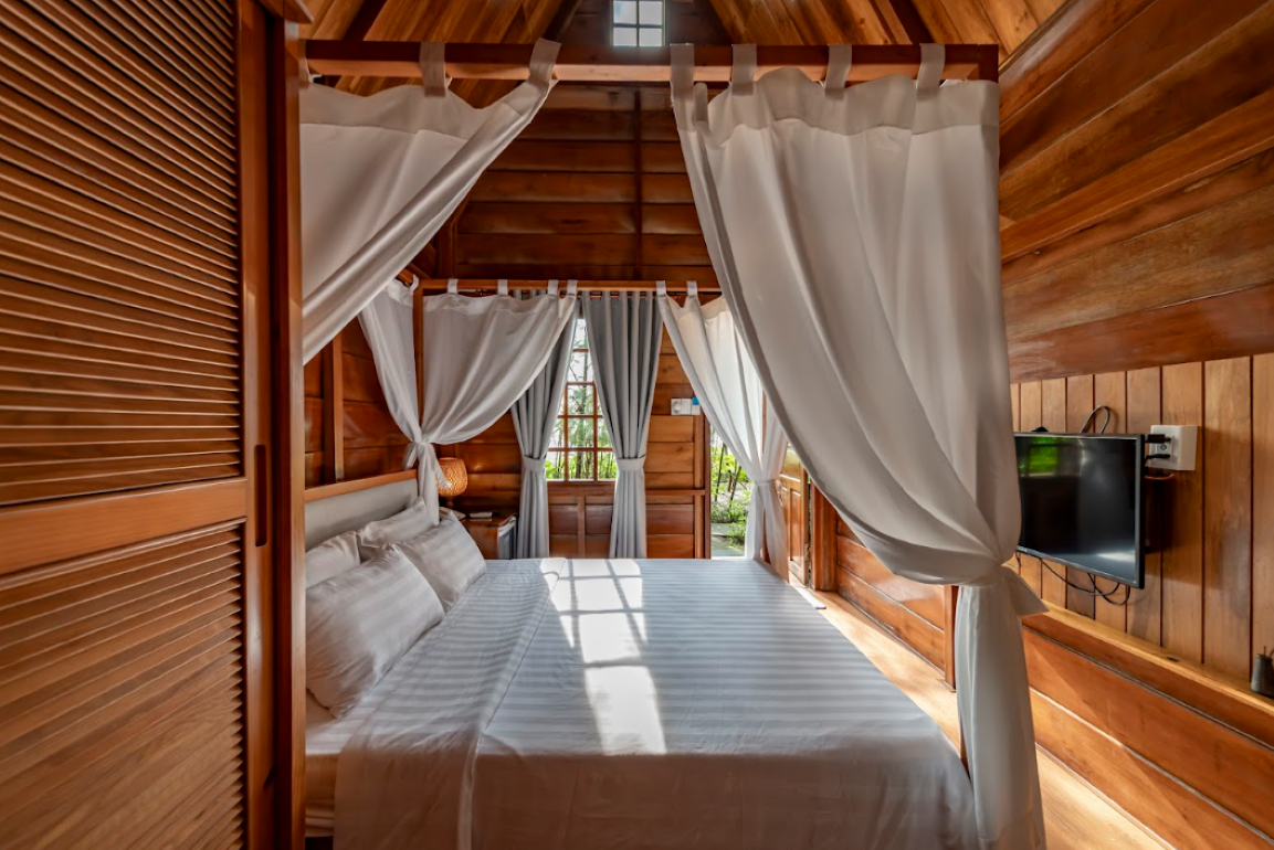 Garden, Chalet, Queen Bed